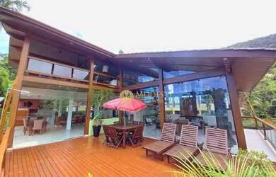 Imagem: A casa em condomínio possui 4 Dormitórios, 4 Banheiros, 5