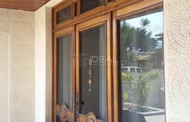 Imagem: A casa possui 4 Dormitórios, 3 Banheiros, 5 Vagas na garagem