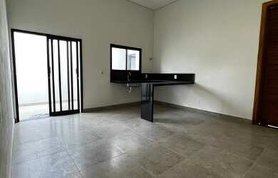 Imagem: A casa em condomínio possui 3 Dormitórios, 1 Banheiro, 2 Vagas