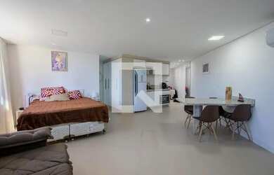 Imagem: O studio possui 1 Dormitório, 1 Banheiro, 1 Vaga na garagem