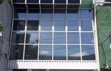 Imagem: O depósito possui 2 Vagas na garagem, 120m² de Área e está