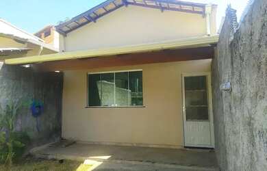 Imagem: A casa possui 2 Dormitórios, 1 Banheiro, 1 Vaga na garagem