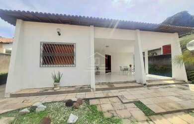 Imagem: A casa possui 3 Dormitórios, 2 Banheiros, 5 Vagas na garagem