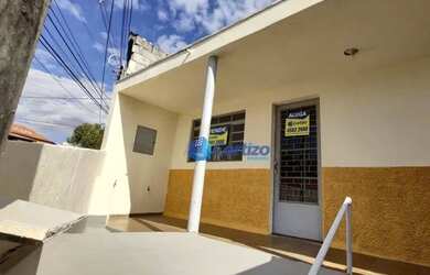 Imagem: A casa possui 2 Dormitórios, 2 Banheiros, 1 Vaga na garagem