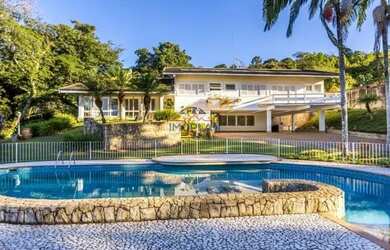 Imagem: A casa possui 5 Dormitórios, 5 Banheiros, 5 Vagas na garagem