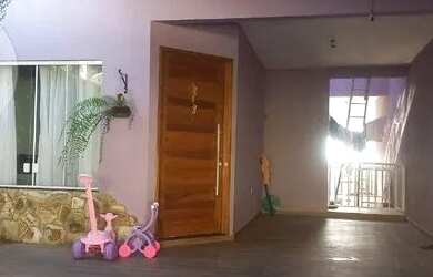 Imagem: A casa possui 3 Dormitórios, 2 Banheiros e 202m² de Área