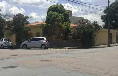Imagem: A casa possui 5 Dormitórios, 2 Banheiros, 5 Vagas na garagem