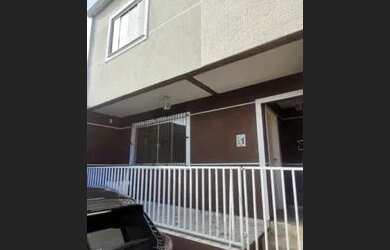 Imagem: A casa possui 3 Dormitórios, 1 Banheiro, 1 Vaga na garagem