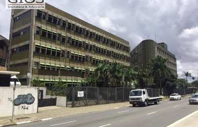 Imagem: O depósito possui 5 Vagas na garagem, 3.291m² de Área e