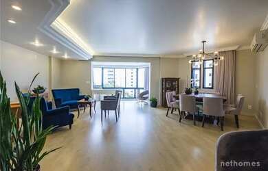 Imagem: O apartamento possui 3 Dormitórios, 5 Banheiros, 2 Vagas na