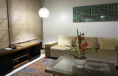 Imagem: A casa possui 3 Dormitórios, 2 Banheiros, 2 Vagas na garagem