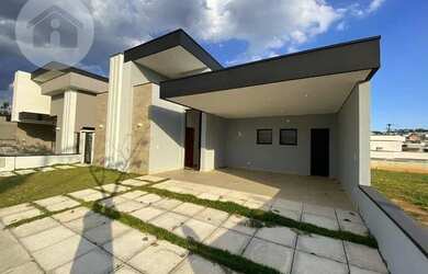 Imagem: A casa em condomínio possui 3 Dormitórios, 2 Banheiros, 4