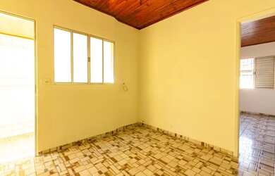 Imagem: A casa possui 1 Dormitório, 1 Banheiro e 42m² de Área e está