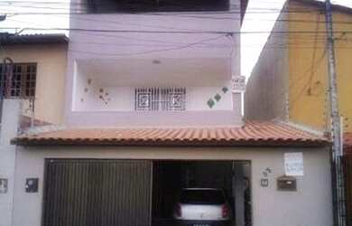 Imagem: A casa possui 4 Dormitórios, 5 Banheiros, 2 Vagas na garagem