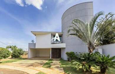 Imagem: A casa em condomínio possui 4 Dormitórios, 5 Banheiros, 4