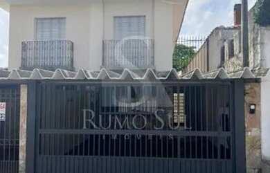 Imagem: A casa possui 3 Dormitórios, 1 Banheiro, 2 Vagas na garagem