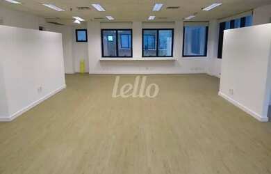 Imagem: O depósito possui 2 Vagas na garagem e 92m² de Área e está