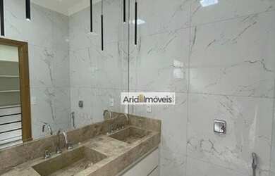 Imagem: A casa em condomínio possui 3 Dormitórios, 5 Banheiros, 4