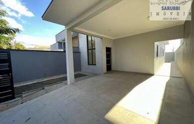 Imagem: A casa possui 2 Dormitórios, 2 Banheiros, 2 Vagas na garagem