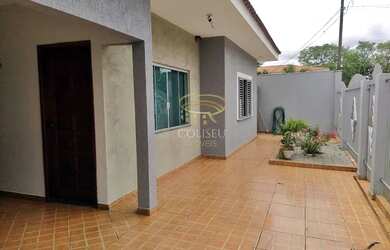 Imagem: A casa possui 3 Dormitórios, 3 Banheiros, 5 Vagas na garagem