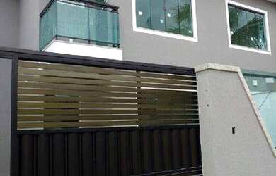 Imagem: A casa possui 3 Dormitórios, 3 Banheiros, 1 Vaga na garagem