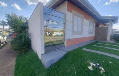 Imagem: A casa em condomínio possui 3 Dormitórios, 2 Banheiros, 2