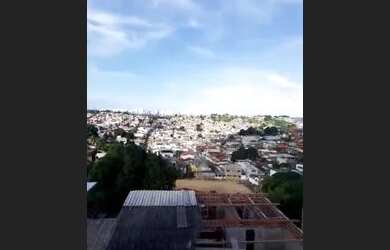 Imagem: A casa possui 4 Dormitórios, 4 Banheiros, 2 Vagas na garagem