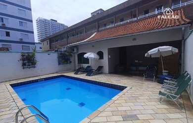 Imagem: A casa possui 5 Dormitórios, 5 Banheiros, 5 Vagas na garagem