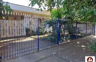 Imagem: O depósito possui 4 Vagas na garagem, 245m² de Área e está