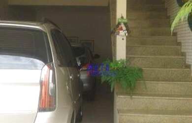 Imagem: A casa possui 3 Dormitórios, 2 Banheiros, 3 Vagas na garagem