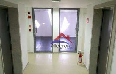 Imagem: O depósito possui 5 Vagas na garagem, 316m² de Área e está