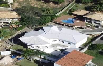 Imagem: A casa em condomínio possui 5 Dormitórios, 5 Banheiros, 2