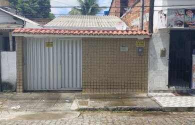 Imagem: A casa possui 2 Dormitórios, 1 Banheiro, 1 Vaga na garagem