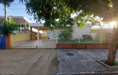 Imagem: O depósito possui 3 Vagas na garagem, 250m² de Área e está