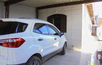 Imagem: A casa possui 2 Dormitórios, 1 Banheiro, 2 Vagas na garagem