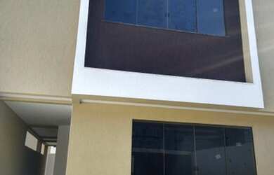 Imagem: A casa possui 3 Dormitórios, 3 Banheiros, 1 Vaga na garagem