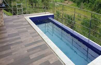 Imagem: A casa em condomínio possui 4 Dormitórios, 1 Banheiro, 3 Vagas