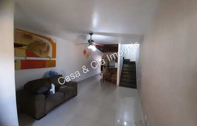 Imagem: A casa possui 2 Dormitórios, 3 Banheiros, 2 Vagas na garagem