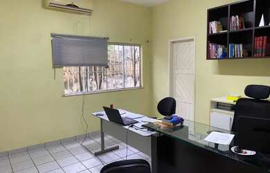 Imagem: A casa possui 5 Dormitórios, 5 Banheiros, 5 Vagas na garagem