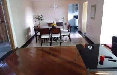 Imagem: A casa possui 4 Dormitórios, 5 Banheiros, 5 Vagas na garagem