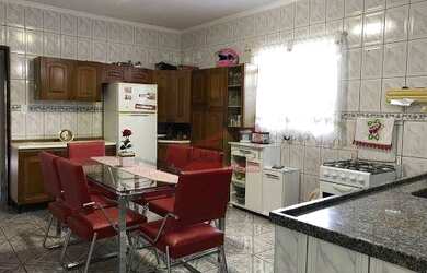 Imagem: A casa possui 3 Dormitórios, 1 Banheiro, 1 Vaga na garagem