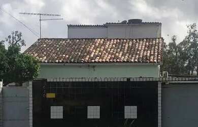 Imagem: A casa possui 1 Dormitório, 2 Banheiros, 4 Vagas na garagem