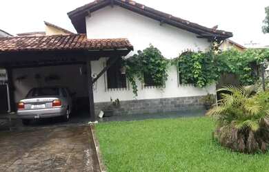 Imagem: A casa possui 3 Dormitórios, 1 Banheiro, 5 Vagas na garagem