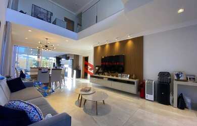 Imagem: A casa em condomínio possui 4 Dormitórios, 4 Banheiros, 4