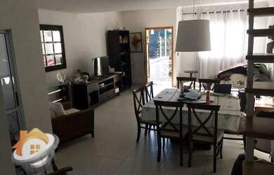 Imagem: A casa possui 3 Dormitórios, 3 Banheiros, 4 Vagas na garagem