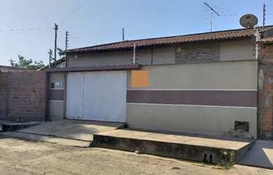 Imagem: A casa possui 3 Dormitórios, 3 Banheiros, 2 Vagas na garagem