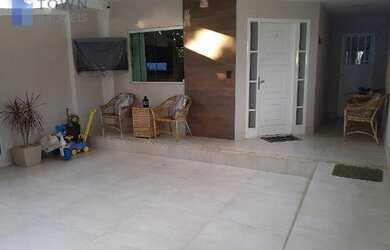 Imagem: A casa possui 3 Dormitórios, 4 Banheiros, 2 Vagas na garagem