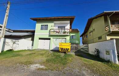 Imagem: A casa possui 5 Dormitórios, 5 Banheiros, 5 Vagas na garagem