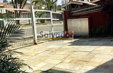 Imagem: A casa possui 4 Dormitórios, 3 Banheiros, 5 Vagas na garagem