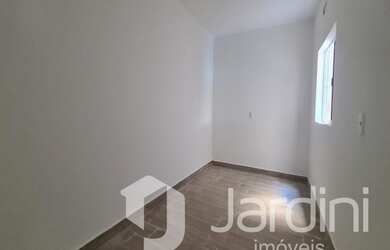 Imagem: O apartamento possui 3 Dormitórios, 1 Banheiro, 2 Vagas na